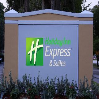 Holiday Inn Express Hotel & Suites
