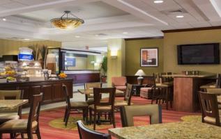 Holiday Inn Express Hotel & Suites