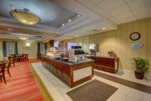 Holiday Inn Express Hotel & Suites