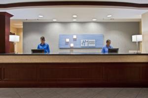 Holiday Inn Express Hotel & Suites