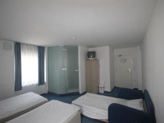 Emonec Hotel