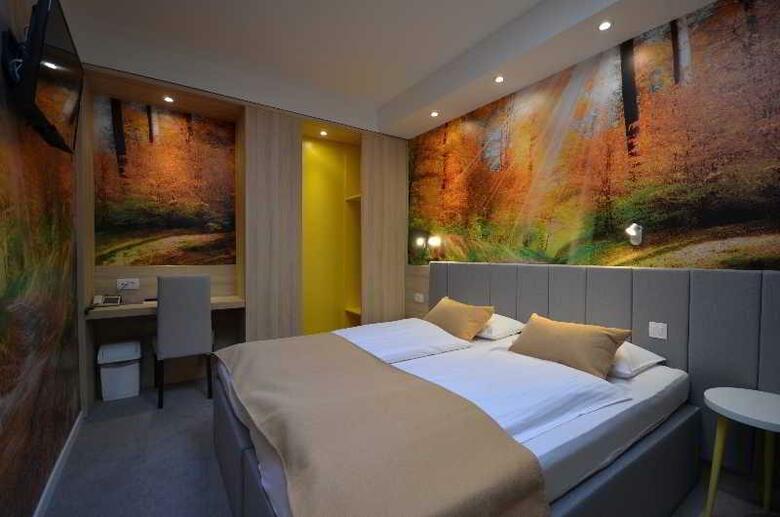 Emonec Hotel