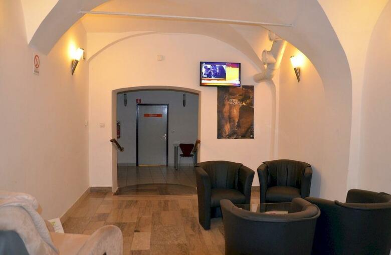 Emonec Hotel