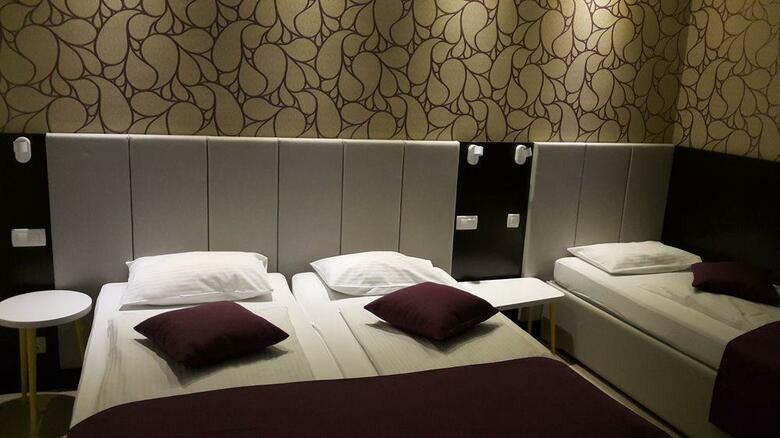 Emonec Hotel