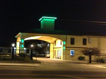 Hotel Pinn Road Inn And Suites