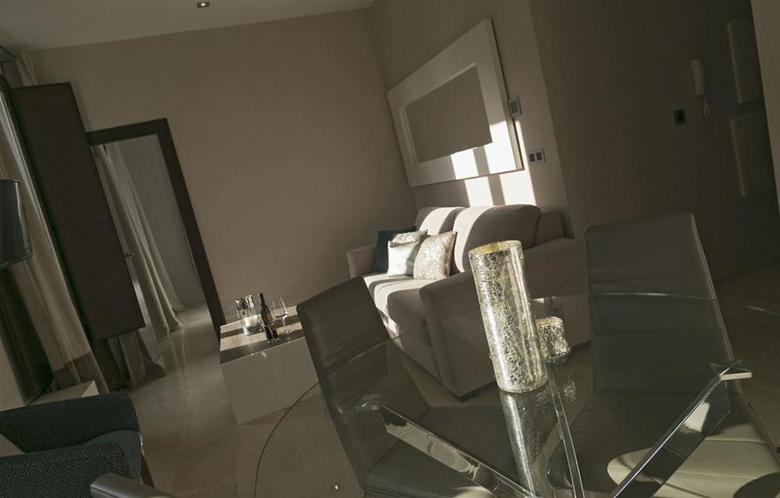 Apartamentos Siloe Suites Plaza
