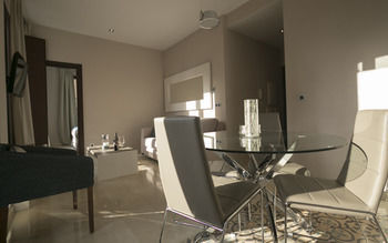 Apartamentos Siloe Suites Plaza