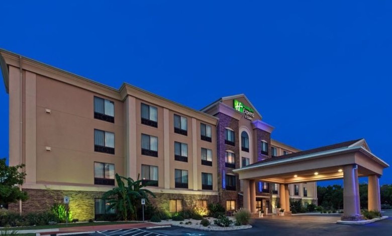 Holiday Inn Express Hotel & Suites Selma