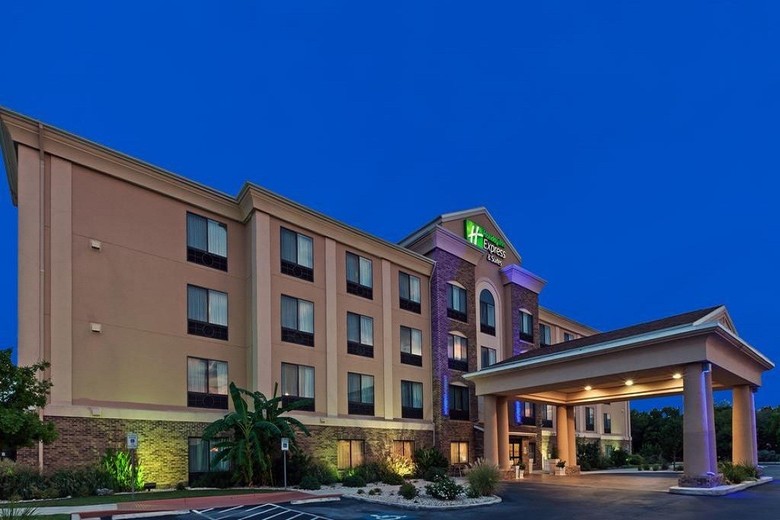Holiday Inn Express Hotel & Suites Selma