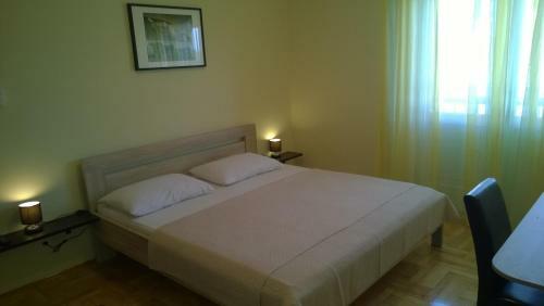 Hostal Rooms & Apartments Blue Beach