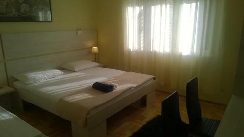 Hostal Rooms & Apartments Blue Beach