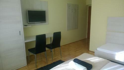 Hostal Rooms & Apartments Blue Beach