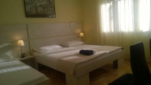 Hostal Rooms & Apartments Blue Beach