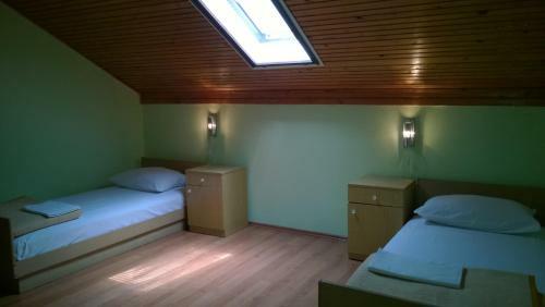 Hostal Rooms & Apartments Blue Beach