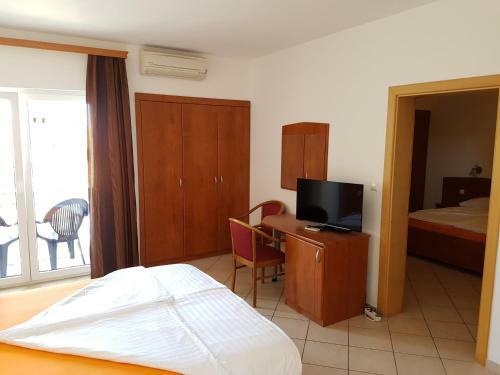 Hostal Guesthouse Villa Adria