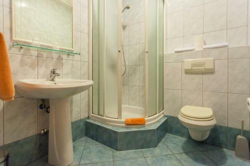 Hostal Guesthouse Villa Adria