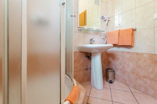 Hostal Guesthouse Villa Adria