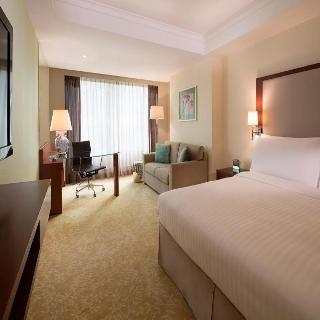 Royal Pacific Hotel And Towers