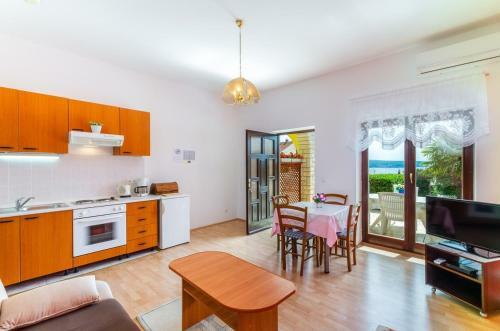 Apartment In Crikvenica 13703