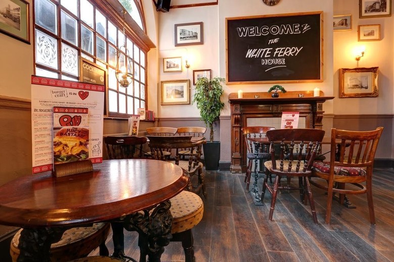 Publove At The White Ferry Victoria - Hostel