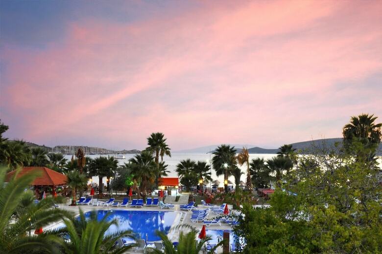 Nagi Beach Hotel