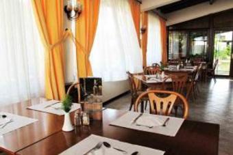 Hotel Lily Ann Village