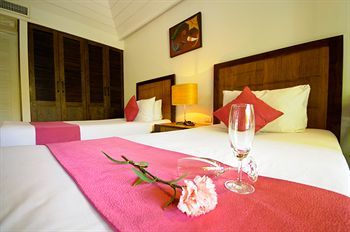 Iyara Beach Hotel & Plaza