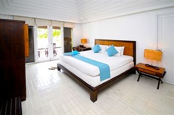 Iyara Beach Hotel & Plaza