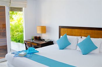 Iyara Beach Hotel & Plaza