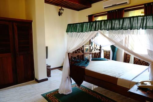 Chavda Hotel