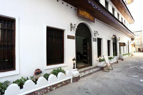 Chavda Hotel