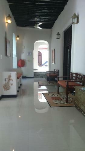 Chavda Hotel
