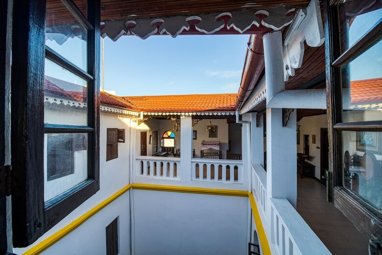 Tembo House Hotel