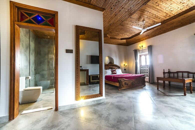 Tembo House Hotel