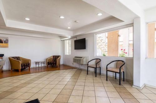 Motel 6 Buttonwillow Central