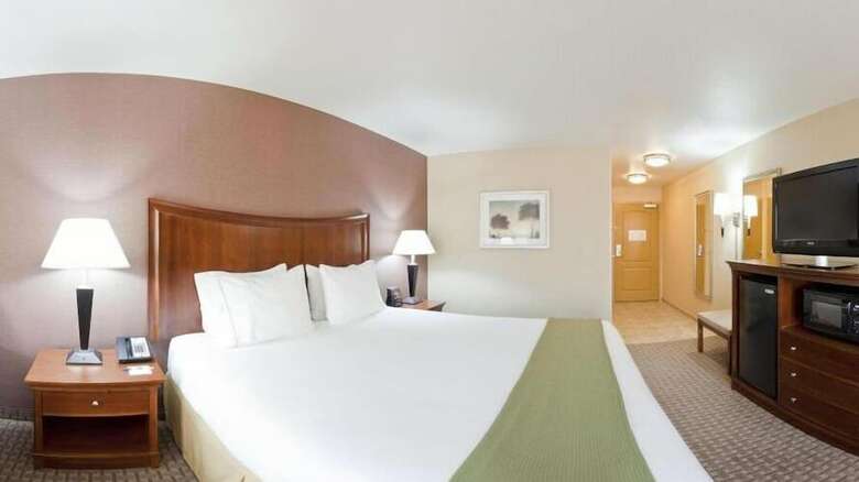 Holiday Inn Express Hotel & Suites Willows