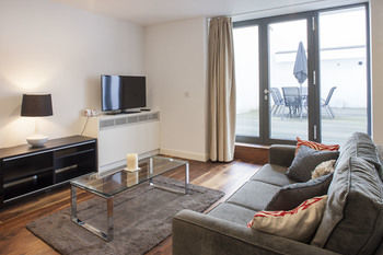 Oxford Street Apartments
