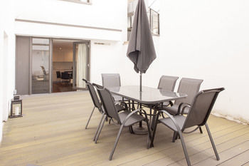 Oxford Street Apartments