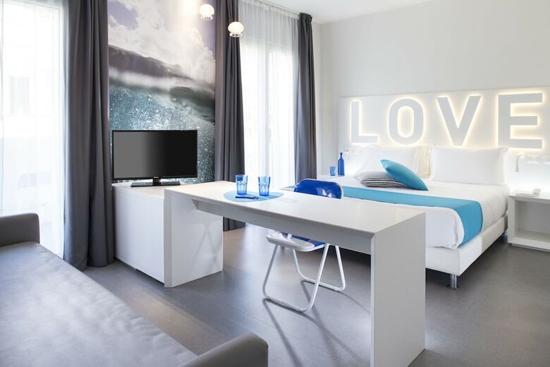 Hotel Love Boat