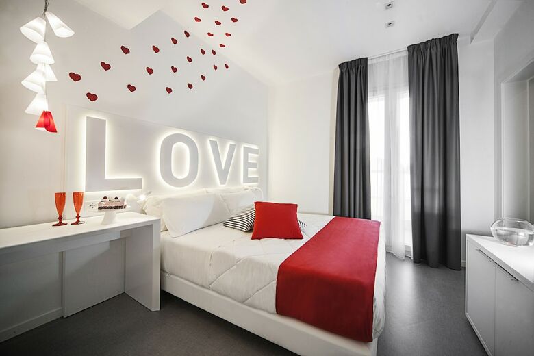 Hotel Love Boat