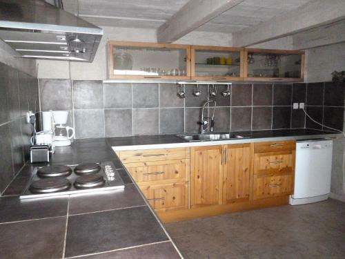 Apartment Font Mourier Cogolin