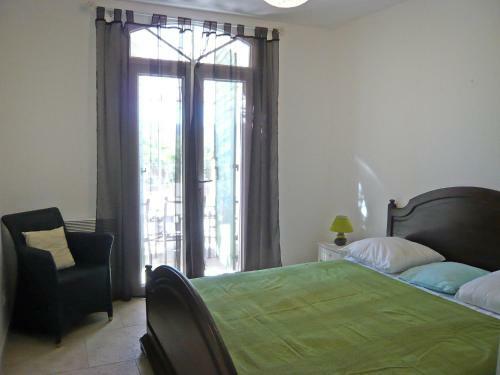 Apartment Font Mourier Cogolin