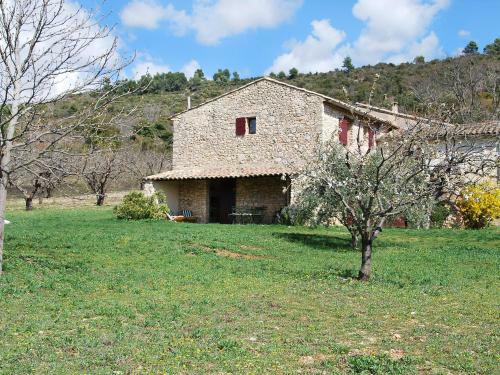 Holiday Home Le Puits Du Geai St Saturnin D'apt