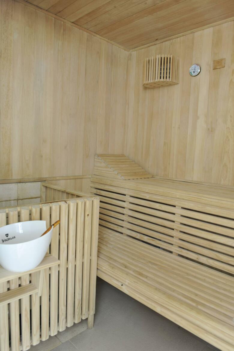 Bs Rosales Hotel & Suites