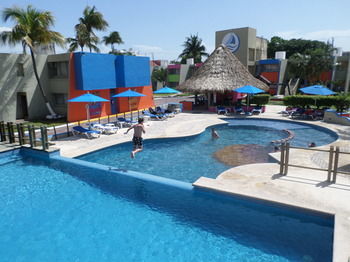 Suites Mediterr�neo Hotel