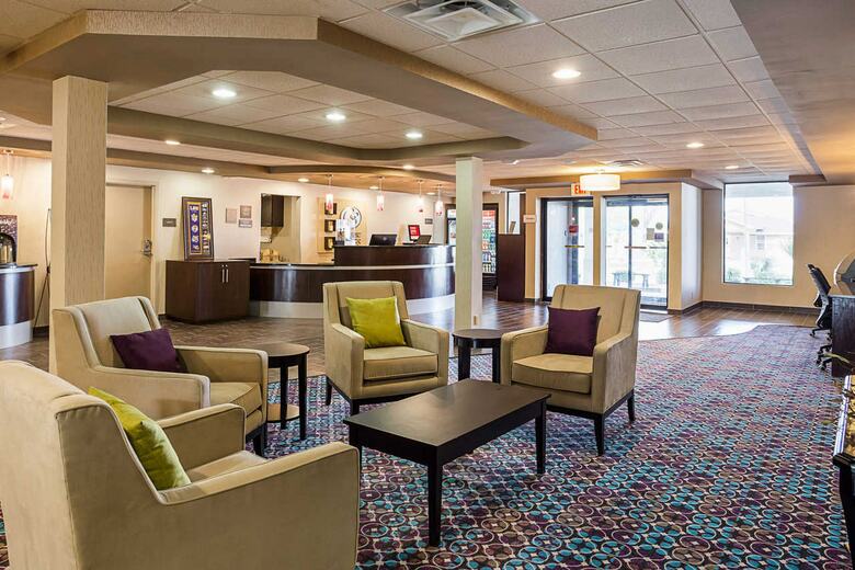 Hotel Comfort Suites University