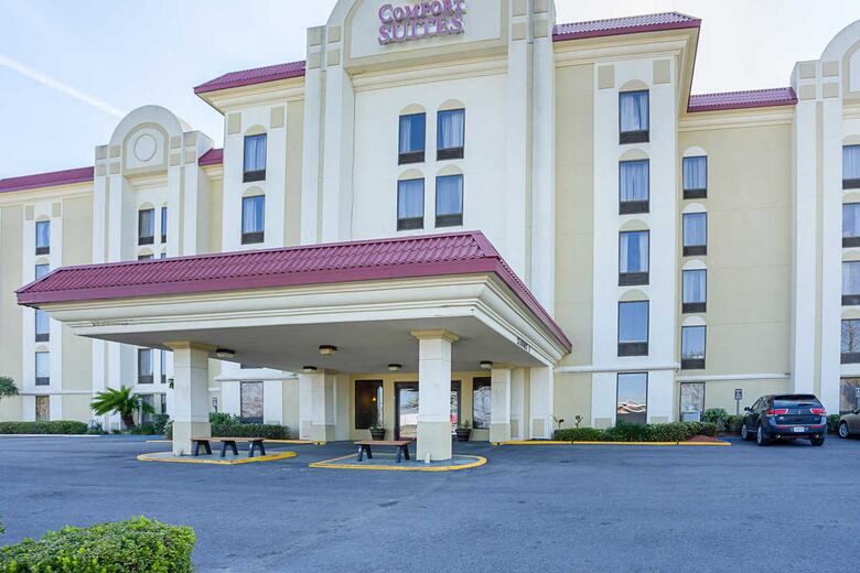 Hotel Comfort Suites University