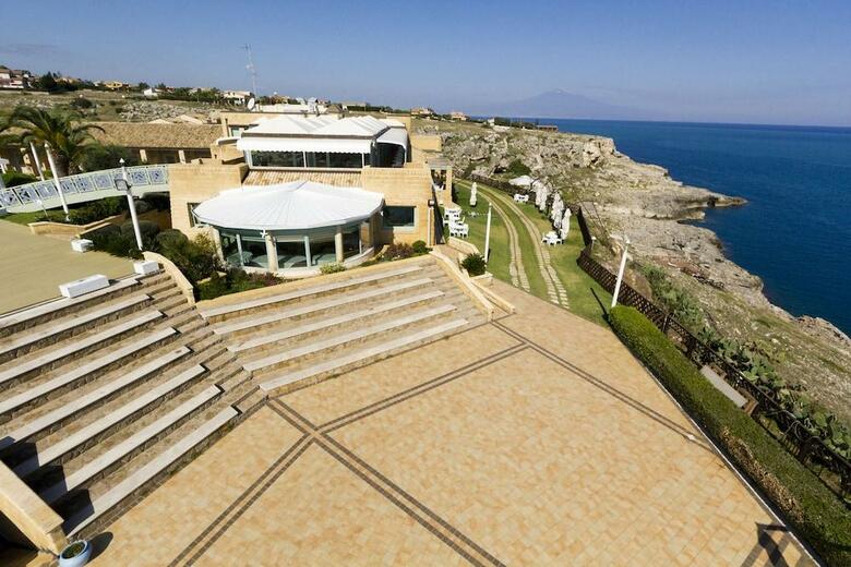 Hotel NH Venus Sea Garden