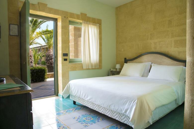 Hotel NH Venus Sea Garden