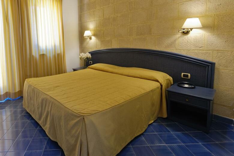 Hotel NH Venus Sea Garden